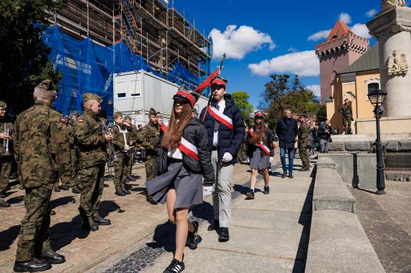 Dni Ułana to jedno z najbardziej widowiskowych wydarzeń historycznych w regionie, które co roku przyciąga miłośników tradycji kawaleryjskich, rekonstrukcji oraz historii wojskowości.- kliknij aby powiększyć