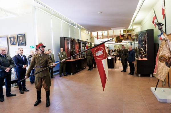 Dni Ułana to jedno z najbardziej widowiskowych wydarzeń historycznych w regionie, które co roku przyciąga miłośników tradycji kawaleryjskich, rekonstrukcji oraz historii wojskowości.- kliknij aby powiększyć