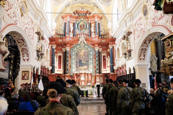 Dni Ułana to jedno z najbardziej widowiskowych wydarzeń historycznych w regionie, które co roku przyciąga miłośników tradycji kawaleryjskich, rekonstrukcji oraz historii wojskowości.- kliknij aby powiększyć