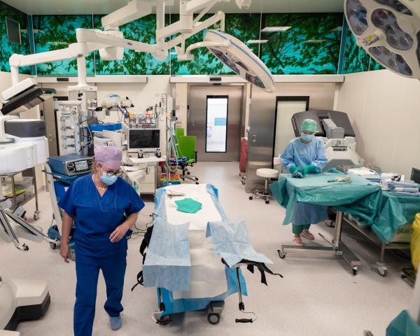 Trzy nowe sale operacyjne zostały oddane w Wielkopolskim Centrum Onkologii w Poznaniu. - kliknij aby powiększyć