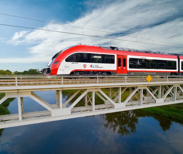 Samorząd Województwa Wielkopolskiego regularnie dokonuje zakupu nowych składów dla Kolei Wielkopolskich.- kliknij aby powiększyć