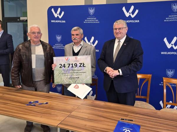 Podpisanie umowy w ROD Spółdzielca w Międzychodzie.- kliknij aby powiększyć