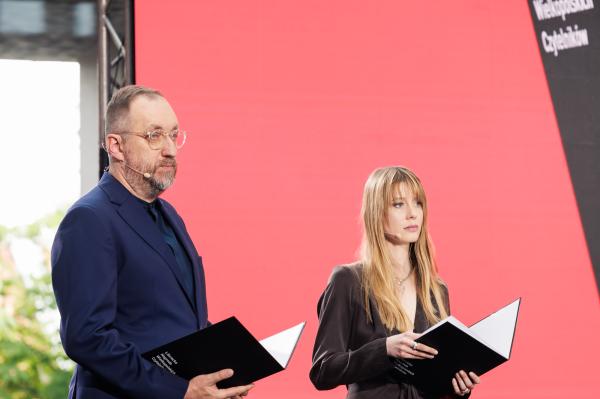 Prowadzący galę: Agnieszka Budnik i Michał Nogaś. - kliknij aby powiększyć