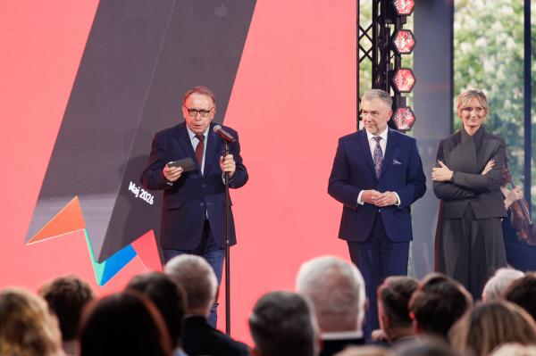 Laudację wygłosił prof. Piotr Śliwiński. - kliknij aby powiększyć