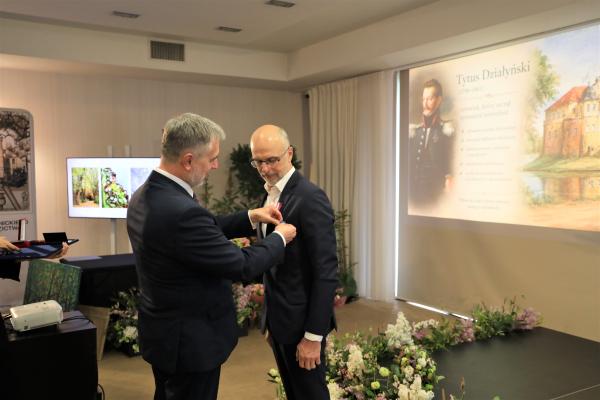 Marek Woźniak, Marszałek Województwa Wielkopolskiego wziął udział w jubileuszowej konferencji 200 lat Arboretum Kórnickiego- kliknij aby powiększyć