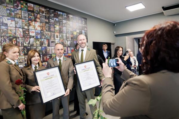 Muzeum Leśnictwa Ośrodka Kultury Leśnej w Gołuchowie zostało nagodzone za: Ciągnie Wilkonia do lasu. Rzeźby i ilustracje Józefa Wilkonia w Gołuchowie oraz za NIETOPERZyMY – projekt edukacyjny    - kliknij aby powiększyć