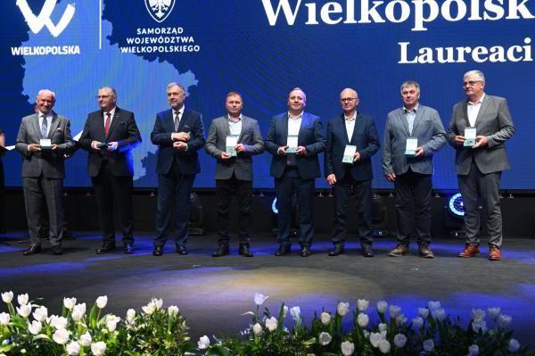 Laureaci konkursu są ambasadorami wielkopolskiego rolnictwa i wzorem skutecznego wykorzystania wiedzy, doświadczenia oraz nowoczesnych technologii w codziennej pracy na przestrzeni lat. - kliknij aby powiększyć