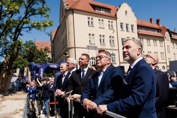 Uroczystość wmurowania kamienia węgielnego pod największy w Polsce teatr muzyczny.- kliknij aby powiększyć