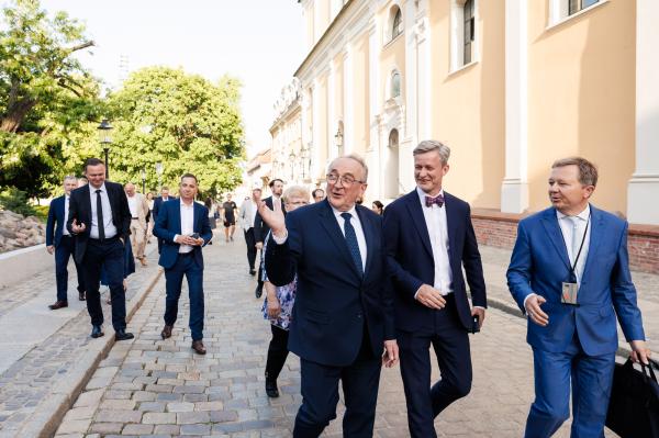 Podczas Szczytu Samorząd Województwa Wielkopolskiego poza Marszałkiem Markiem Woźniakiem prezentował również Wicemarszałek Wojciech Jankowiak, który podejmował gości w Poznaniu od wtorku 26 maja. - kliknij aby powiększyć