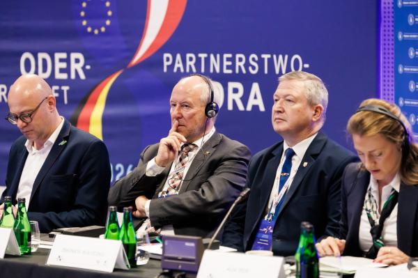 Zastanawiano się także, jak wspólnie budować odporność w obliczu niepewnej sytuacji międzynarodowej i pojawiających się zagrożeń dla bezpieczeństwa. - kliknij aby powiększyć