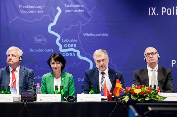 Spotkanie zamknięte z udziałem przedstawicieli władz samorządowych Partnerstwa-Odra.- kliknij aby powiększyć