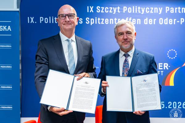 Marek Wożniak, Marszałek Województwa Wielkopolskiego oraz Dietmar Woidke, Premier Kraju Związkowego Brandenburgia z Apelem Partnerstwa-Odra na rzecz rozbudowy połączeń kolejowych między Niemcami a Polską- kliknij aby powiększyć