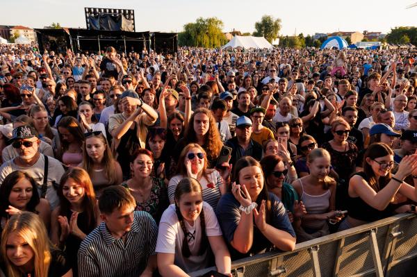 Podczas Pikników na FEST publiczność dopisała. - kliknij aby powiększyć