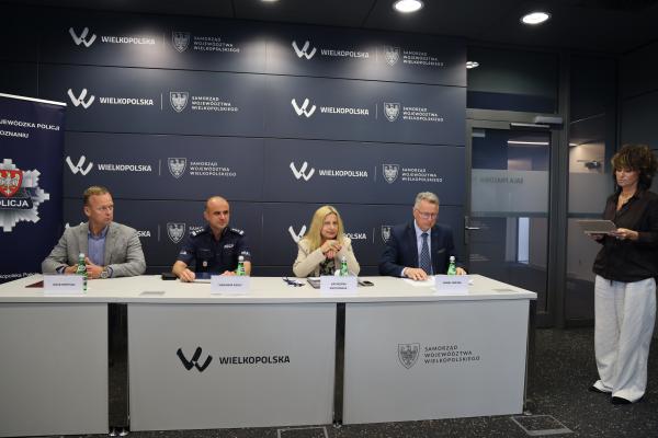 Samorząd Województwa Wielkopolskiego realizuje projekt związany z cyklem debat profilaktycznych pn. Czy jesteś świadomy? Substancje psychoaktywne w naszej przestrzeni, skierowanych do uczniów szkół z terenu Wielkopolski.- kliknij aby powiększyć
