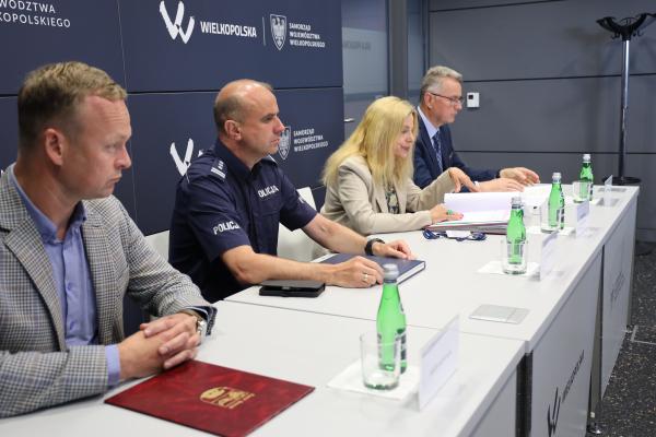 Samorząd Województwa Wielkopolskiego realizuje projekt związany z cyklem debat profilaktycznych pn. Czy jesteś świadomy? Substancje psychoaktywne w naszej przestrzeni, skierowanych do uczniów szkół z terenu Wielkopolski.- kliknij aby powiększyć