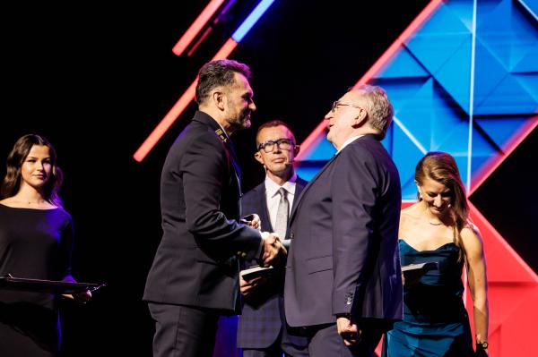 Koleje Wielkopolskie łączą region. Od 15 lat!- kliknij aby powiększyć