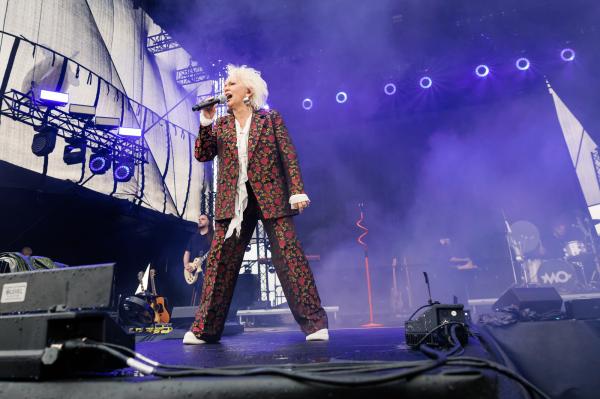 Małgorzata Ostrowska na scenie. - kliknij aby powiększyć