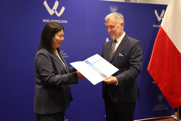 Delegację Chungcheongnam-do reprezentowali przedstawiciele: Biura Inwestycji i Polityki Handlowej, Wydziału Polityki Bezpieczeństwa, Wydziału Polityki Kulturalnej, Wydziału Klimatu i Polityki Środowiskowej oraz Zespołu Przygotowawczego ds. utworzenia Muzeum Sztuki Chungnam.- kliknij aby powiększyć