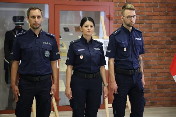 W spotkaniu, które miało miejsce w środę 17 czerwca w siedzibie Komendy Wojewódzkiej Policji w Poznaniu, wzięli udział dzielnicowi m.in. z Poznania, Kostrzyna, Ostrowa Wielkopolskiego, Białośliwia, Czarnkowa, Rawicza i Kępna. - kliknij aby powiększyć