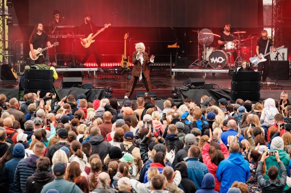 Koncert Małgorzaty Ostrowskiej podczas Pikniku na FEST.- kliknij aby powiększyć
