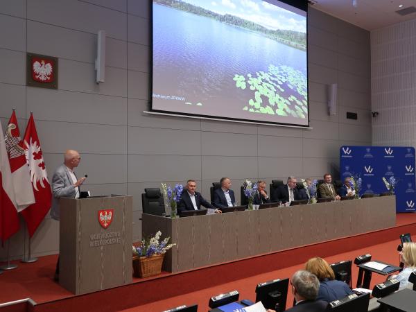 W konferencji uczestniczyli przedstawiciele świata nauki, administracji rządowej i samorządu.- kliknij aby powiększyć