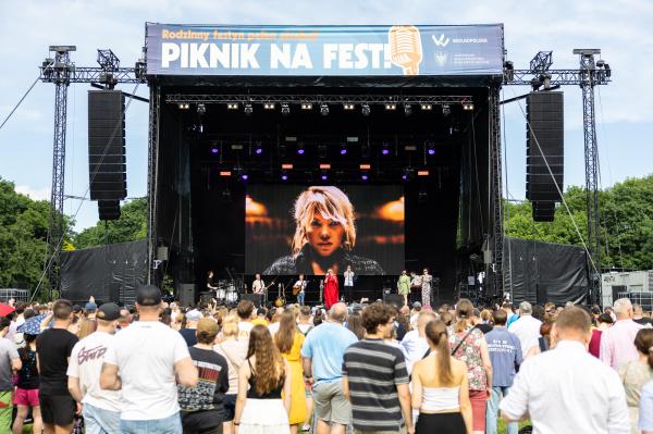  koncert Ani Dąbrowskiej podczas Pikniku na FEST w Poznaniu- kliknij aby powiększyć
