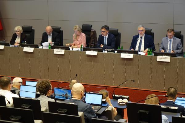 Nie zabrakło również odniesień do kluczowych spraw związanych ze wdrażaniem funduszy europejskich w regionie. - kliknij aby powiększyć