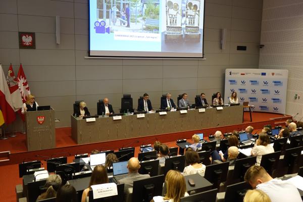 Szczegółowo omówiono Fundusz na rzecz Sprawiedliwej Transformacji Wielkopolski Wschodniej (FST). - kliknij aby powiększyć