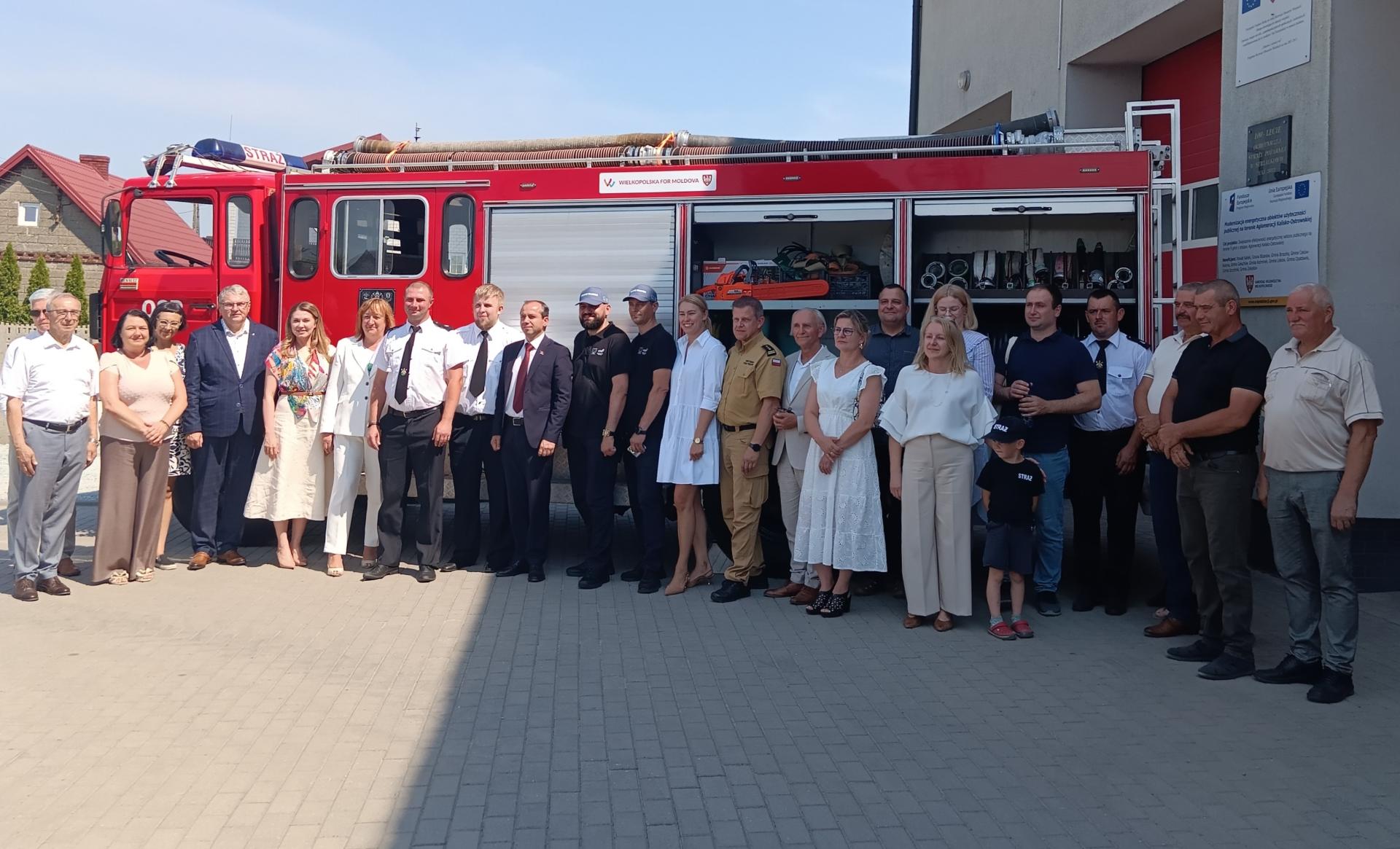 Dwunasty samochód pożarniczy z Wielkopolski przekazany do Mołdawii  - zobacz więcej