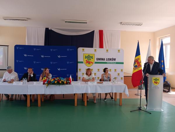 Przekazanie specjalnego samochodu pożarniczego na rzecz mołdawskiego Miasta Cahul nastąpiło 29 czerwca 2026 roku w Liskowie.- kliknij aby powiększyć