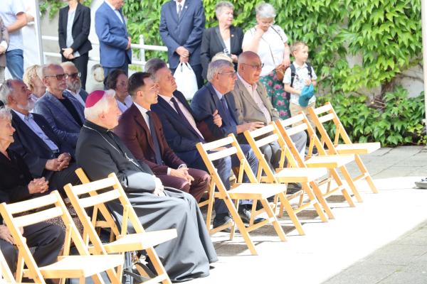 Patronat Honorowy nad uroczystością objął Marek Woźniak, Marszałek Województwa Wielkopolskiego, którego podczas wydarzenia reprezentował Tomasz Grudziak, Sekretarz Województwa.- kliknij aby powiększyć