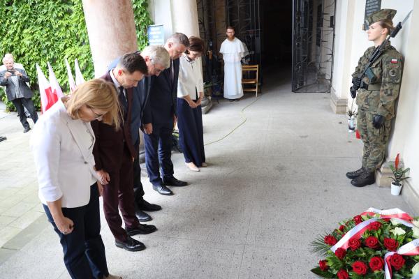 Patronat Honorowy nad uroczystością objął Marek Woźniak, Marszałek Województwa Wielkopolskiego, którego podczas wydarzenia reprezentował Tomasz Grudziak, Sekretarz Województwa.- kliknij aby powiększyć