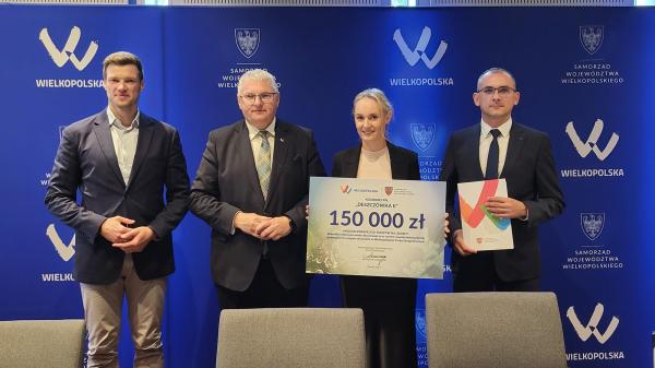 Dzięki środkom z konkursu Muzeum Pierwszych Piastów na Lednicy zbuduje Zbiorniki retencyjne wody deszczowej oraz system nawadniania terenów zielonych przy zespole dworskim w Wielkopolskim Parku Etnograficznym, 150 000 zł. - kliknij aby powiększyć