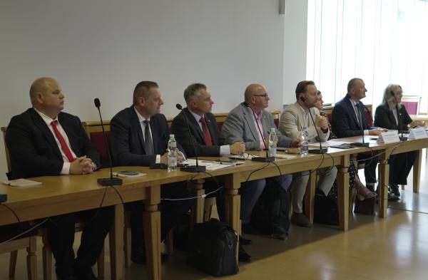 Wydarzenie zgromadziło kluczowych przedstawicieli administracji rządowej, samorządowej oraz ekspertów branżowych. - kliknij aby powiększyć