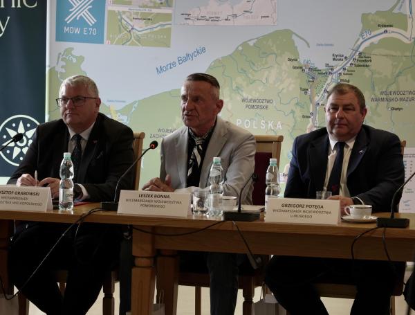Planowana rewitalizacja drogi żeglugowej biegnącą przez dolną Wisłę, Kanał Bydgoski, Noteć i Wartę do Odry może kosztować blisko 2 mld zł.- kliknij aby powiększyć