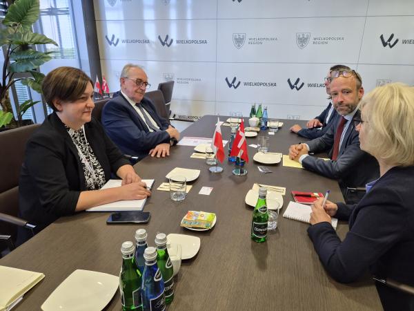 Jakob Henningsen, Ambasador Królestwa Danii w Polsce spotkał się z Wojciechem Jankowiakiem, Wicemarszałkiem Województwa Wielkopolskiego. - kliknij aby powiększyć