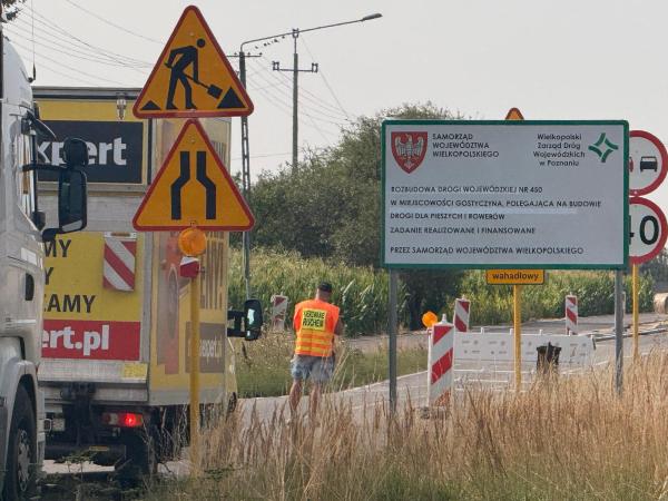 Rozbudowa drogi wojewódzkiej nr 450 w miejscowości Gostyczna. - kliknij aby powiększyć
