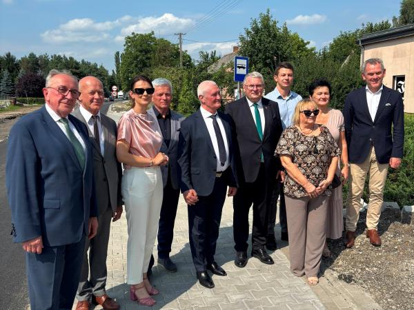 Podczas spotkań z mediami i mieszkańcami informowano o trwających postępach prac, przebiegu, finasowaniu oraz nadchodzących inwestycjach, które Samorząd Województwa zamierza zrealizować w przyszłości. - kliknij aby powiększyć