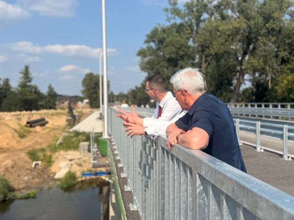Wizyta Wicemarszałków na remontach dróg południowej Wielkopolski.- kliknij aby powiększyć