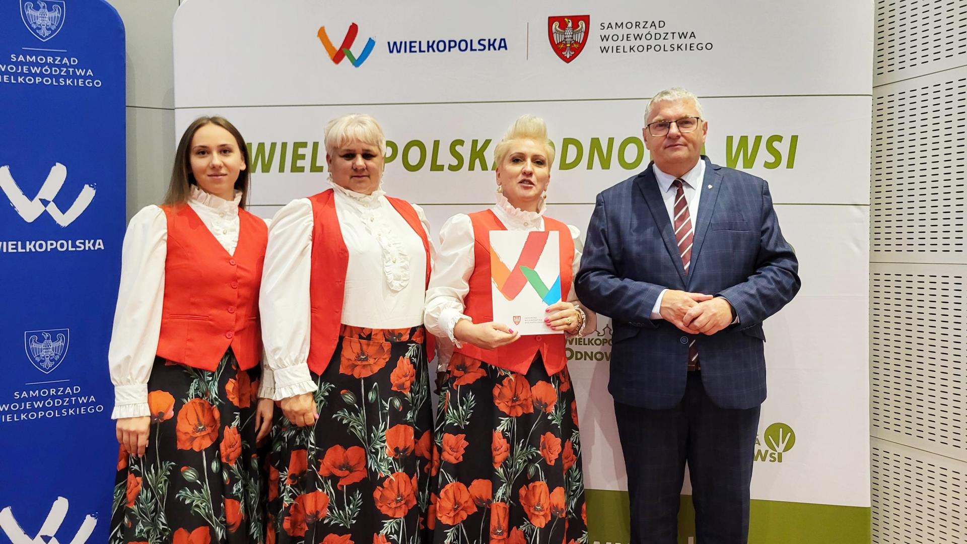 Umowy z Odnowy Wsi na aktywizację społeczności obszarów wiejskich   - zobacz więcej