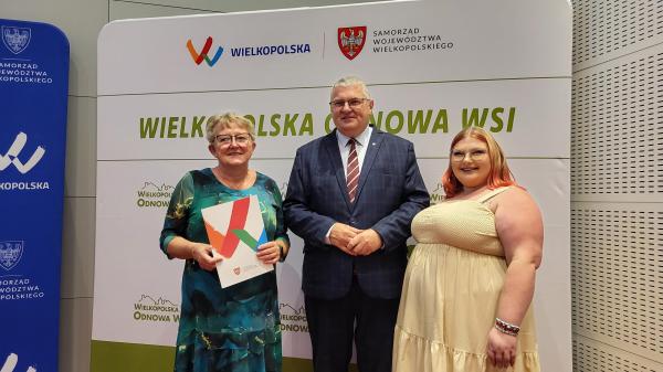 Już po raz kolejny do lokalnych organizacji funkcjonujących wśród społeczności wiejskich trafią konkretne środki z budżetu Województwa na realizację ciekawych projektów promujących ideę odnowy wsi i wspierających zaangażowanie mieszkańców w rozwój swojej miejscowości- kliknij aby powiększyć
