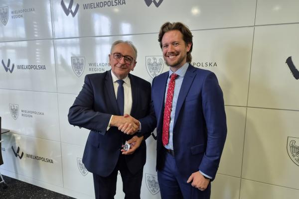 Wojciech Jankowiak, Wicemarszałek Województwa Wielkopolskiego spotkał się z Brettem Hurstem, Sekretarzem ds. Politycznych Ambasady USA w Polsce. - kliknij aby powiększyć
