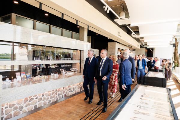 W uroczystym otwarciu nowych ekspozycji, które miało miejsce 27 sierpnia, wziął udział Marszałek Marek Woźniak,- kliknij aby powiększyć