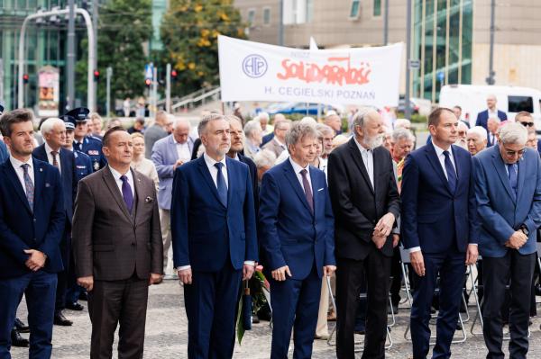 W wydarzeniu poza Marszałkiem uczestniczyli m.in.: Jarosław Maciejewski, Wicewojewoda Wielkopolski, Bartosz Derech, Zastępca Prezydenta Poznania, Grzegorz Ganowicz, Przewodniczący Rady Miasta Poznania, Paweł Jazy, Członek Zarządu Powiatu Poznańskiego.- kliknij aby powiększyć
