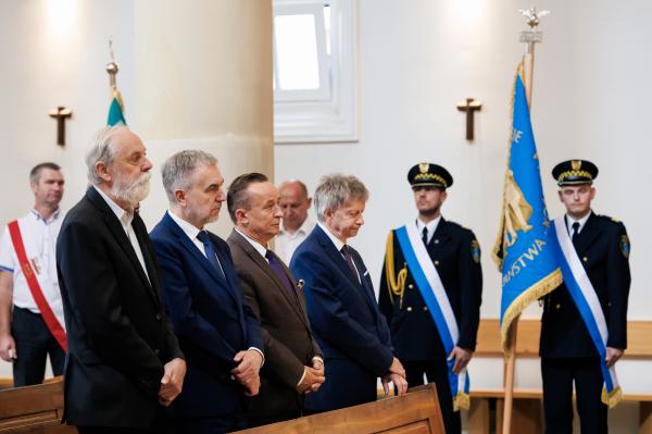 Dzień Solidarności i Wolności w Poznaniu rozpoczął się mszą św. w Kościele oo. Dominikanów przy Al. Niepodległości. - kliknij aby powiększyć