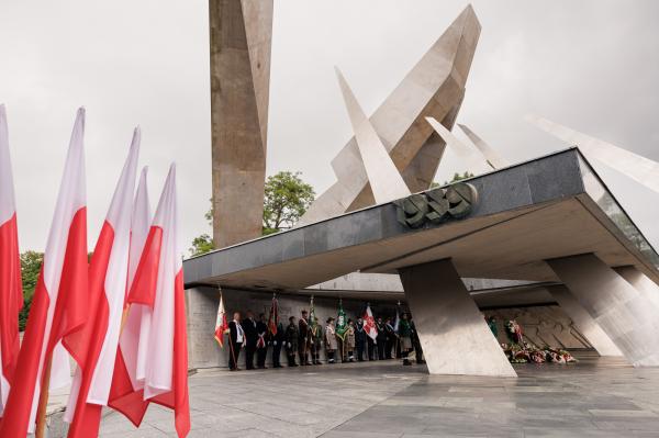 Pomnik Armii Poznań- kliknij aby powiększyć