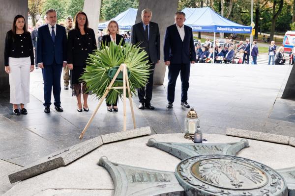 Upamiętnienie ofiar II wojny światowej, w 87. rocznicę jej wybuchu.- kliknij aby powiększyć