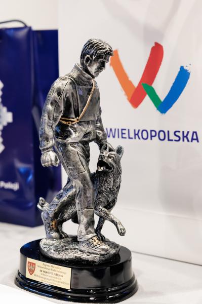 Długoletnia tradycja tych spotkań to efekt systematycznej i bardzo dobrej współpracy wielkopolskiej Policji z Samorządem Województwa Wielkopolskiego w zakresie utrzymania i rozwoju tej wyspecjalizowanej formacji policyjnej- kliknij aby powiększyć