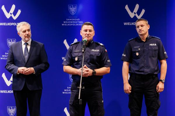 Długoletnia tradycja tych spotkań to efekt systematycznej i bardzo dobrej współpracy wielkopolskiej Policji z Samorządem Województwa Wielkopolskiego w zakresie utrzymania i rozwoju tej wyspecjalizowanej formacji policyjnej- kliknij aby powiększyć