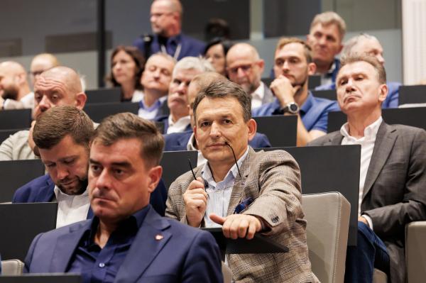 Uczestnicy konferencji: Silne regiony – bezpieczna Polska. - kliknij aby powiększyć